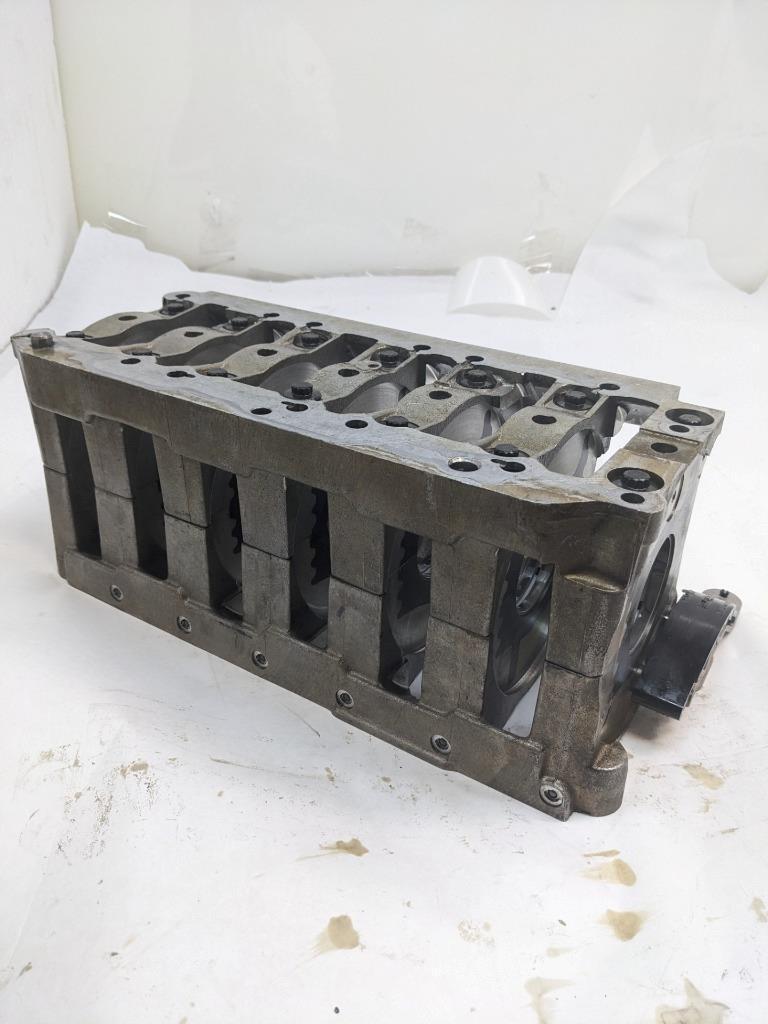 1998 PORSCHE 911 CRANKSHAFT BEARING CASE/CARRIER 9961011123R USED 996BGL2