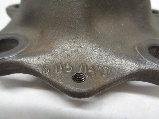 1 USED PORSCHE CARRERA WHEEL HUB 964 331 605 04/964 331 065 04 R25T6