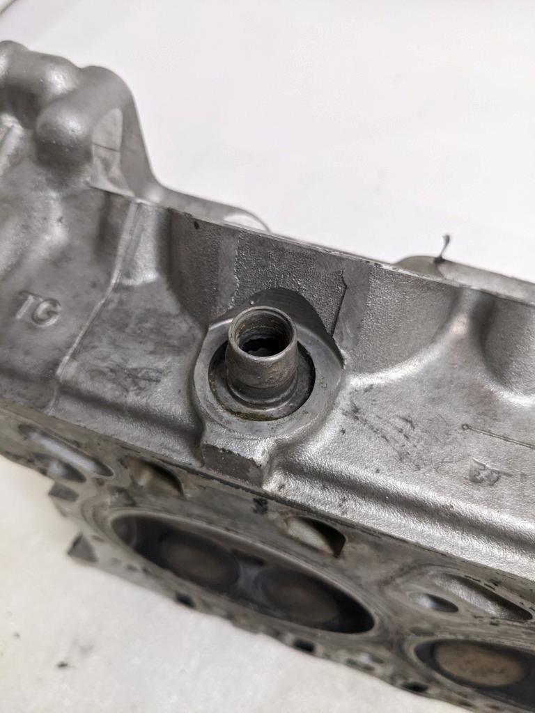 PORSCHE 948104103 RIGHT ENGINE CYLINDER HEAD FOR 03-06 CAYENNE 4.5L USED I2