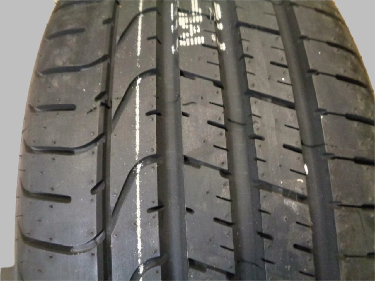 2 NEW PIRELLI P ZERO * BMW RFT TIRES 225 40 19 89W 2331700