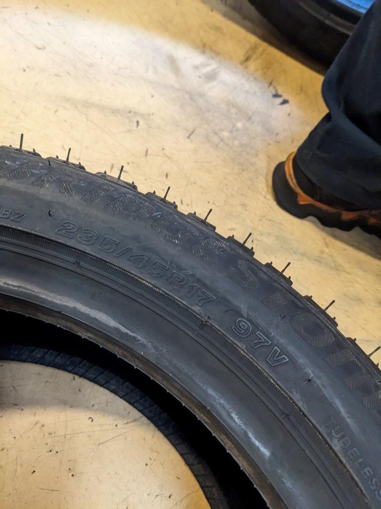 NOS BRIDGESTONE BLIZZAK LM001 P 235 45 17 97V XL TIRE 002890 CQ2