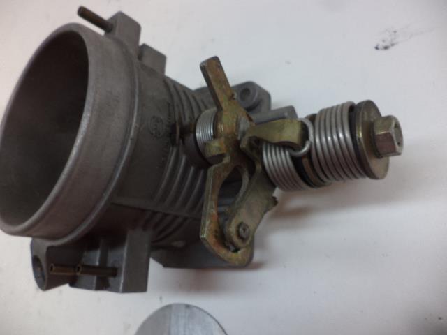 USED GENUINE PORSCHE THROTTLE BODY 928 110 530 2R FITS PORSCHE 928 R20T4