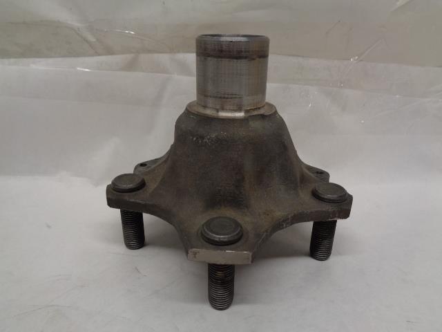 1 USED PORSCHE CARRERA WHEEL HUB w/ BOLTS 964 331 605 04/964 331 065 04 R25T6