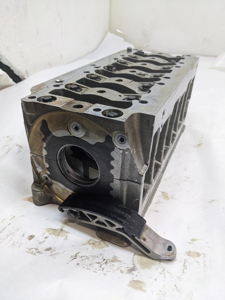 1998 PORSCHE 911 CRANKSHAFT BEARING CASE/CARRIER 9961011123R USED 996BGL2