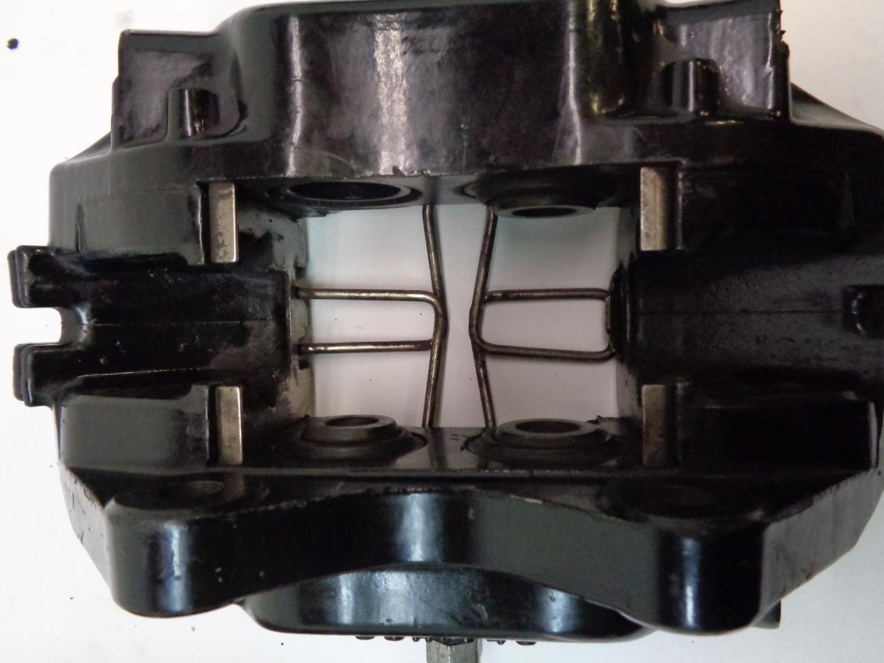 USED PAIR OF GENUINE PORSCHE 944 91 BREMBO REAR BRAKE CALIPERS 20 4672 00 R20T4