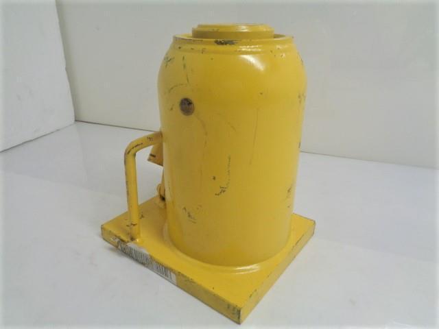 USED ENERPAC 50 TON HYDRAULIC INDUSTRIAL BOTTLE JACK 5.91" STROKE GBJ050 R28