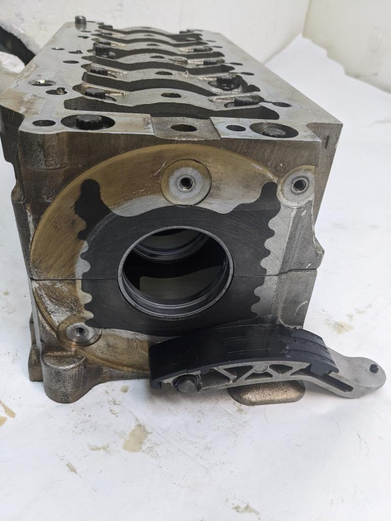 1998 PORSCHE 911 CRANKSHAFT BEARING CASE/CARRIER 9961011123R USED 996BGL2