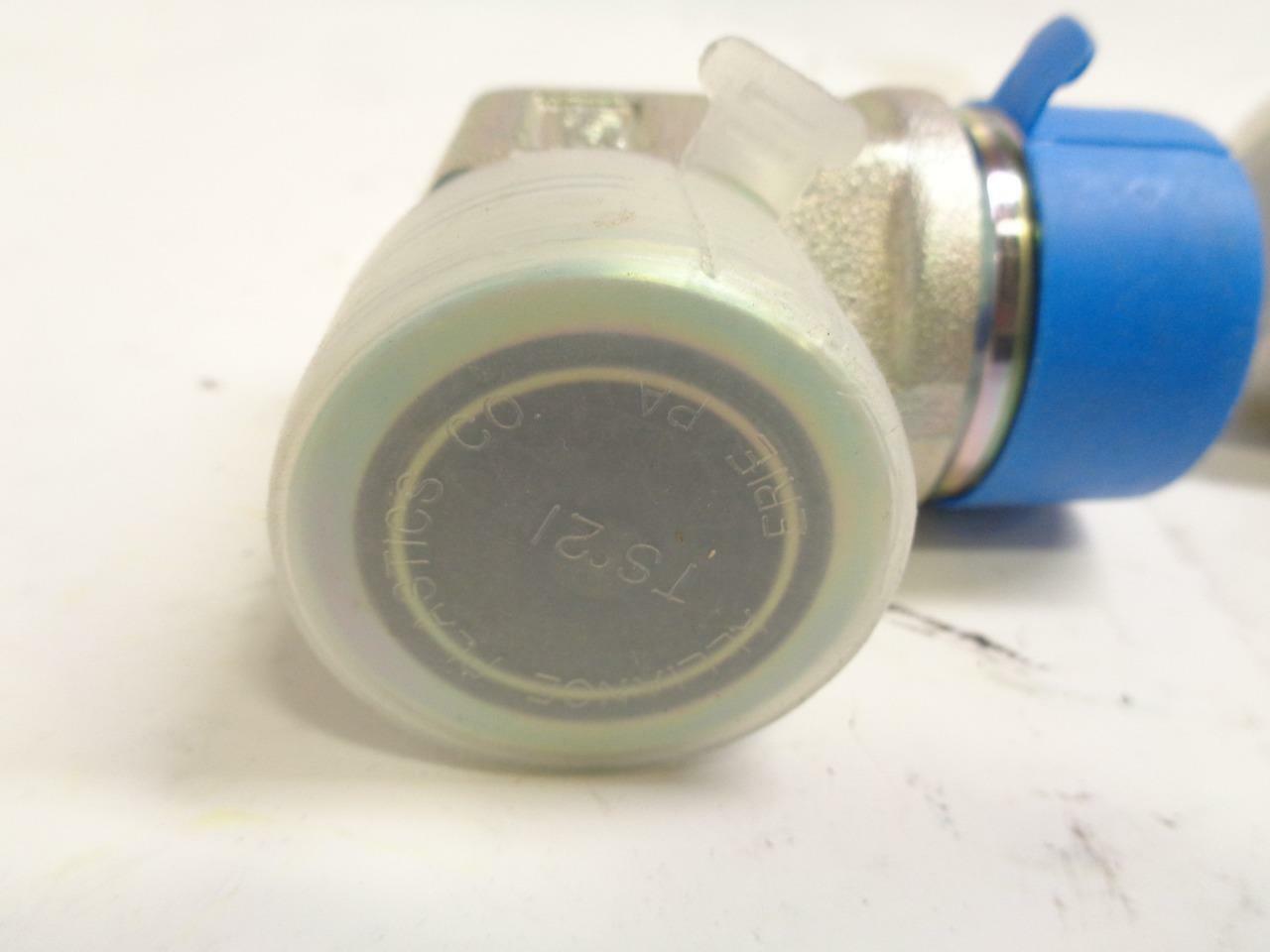 1 NEW PACK OF 2 EATON STEEL 90 DEGREE ELBOW FITTINGS MALE 1-1/2" THREAD R10TD