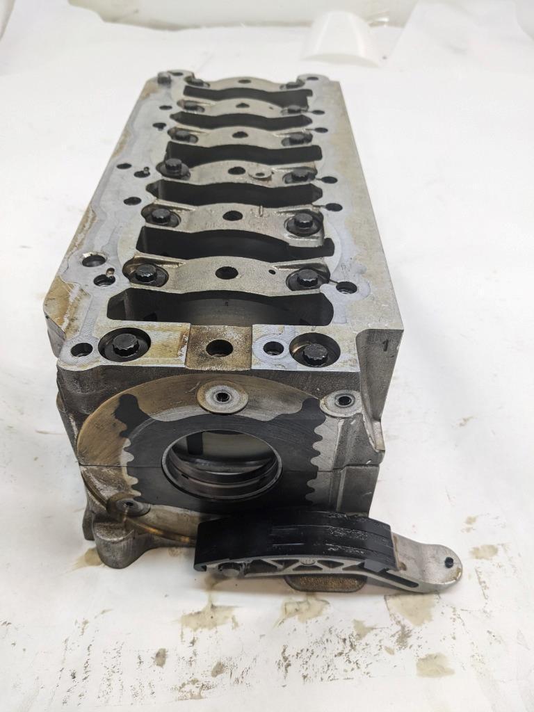 1998 PORSCHE 911 CRANKSHAFT BEARING CASE/CARRIER 9961011123R USED 996BGL2