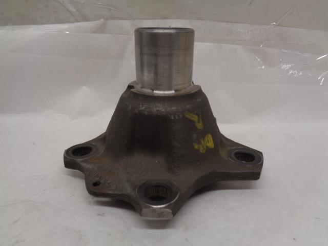 1 USED PORSCHE CARRERA WHEEL HUB 964 331 605 04/964 331 065 04 R25T6