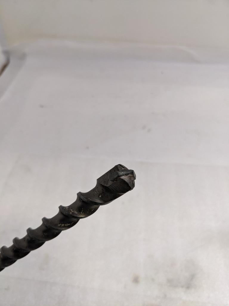 UNBRANDED SDS-MAX DRILL 3/4" X 17" CARBIDE WITH BENT CUTTER USED R22T2
