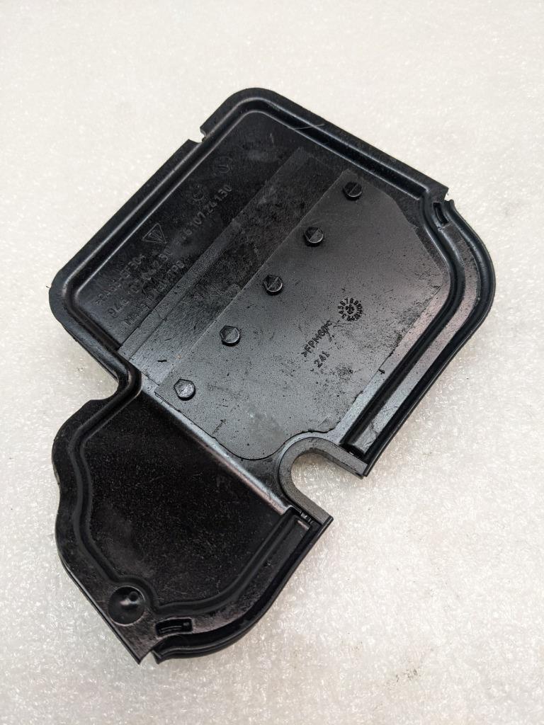 15-18 PORSCHE MACAN OIL TUB BULKHEAD 94610704230 USED R21