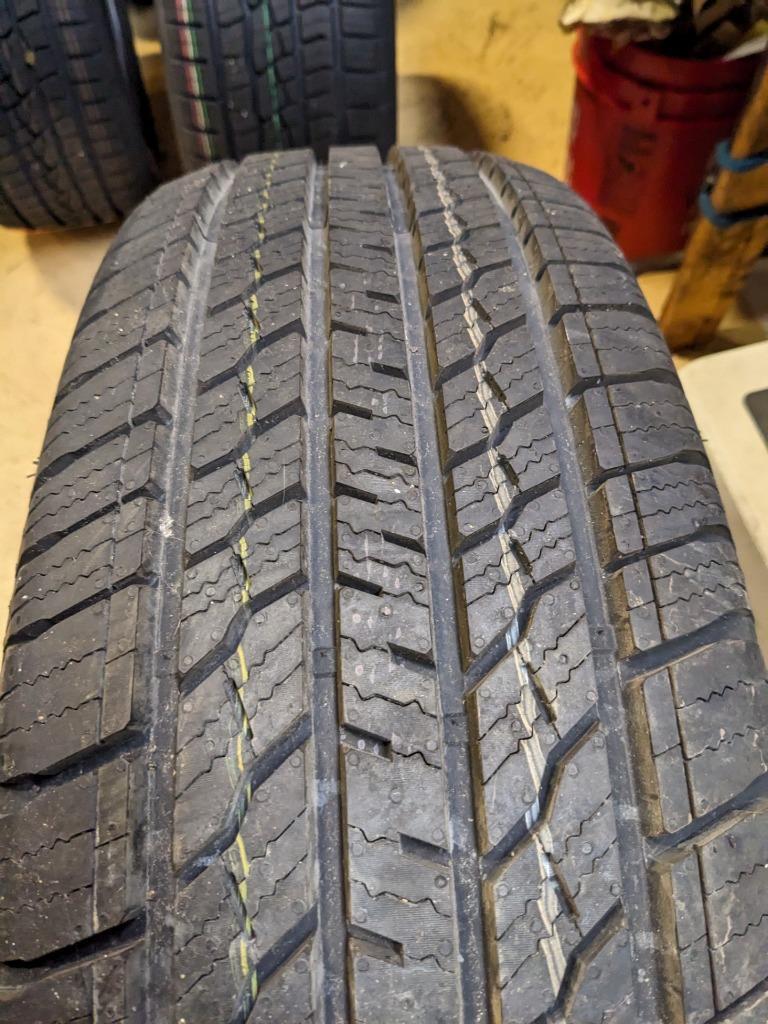 UNIROYAL LAREDO  HT BSW P 255 70 17 112T SL TIRE 40470 CQ3