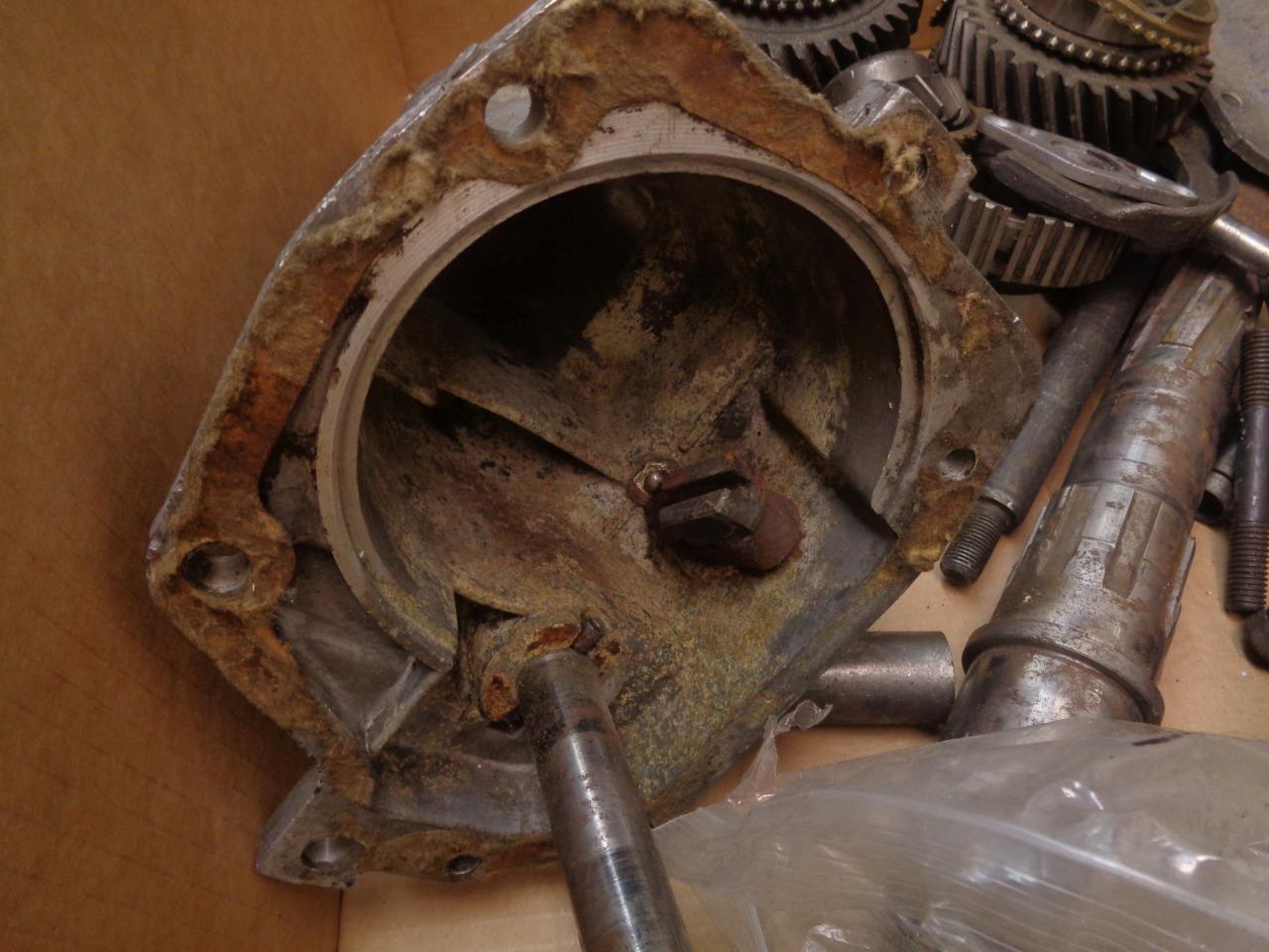 USED FOR PARTS TRANSMISSION CASE, GEARS & PARTS BSRG4