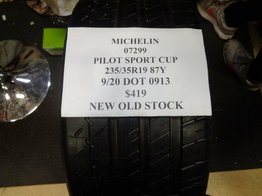 1 NOS MICHELIN PILOT SPORT CUP  235 35 19 87Y 07299 Q0