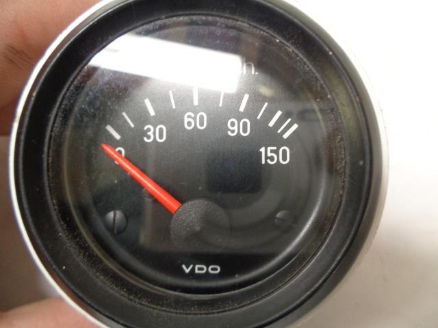 1 USED VDO LBS/SQ. INCH GAUGE 211 002 028A R17T1