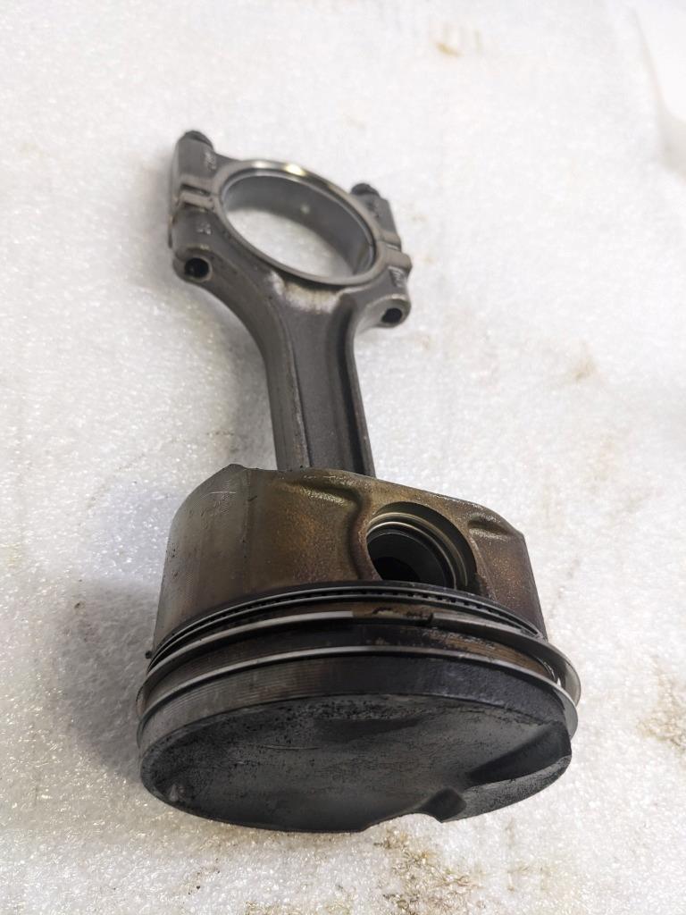 PORSCHE 996/911 CONNECTING PISTON RODS 9961031028R #4 USED 996BGL2T2