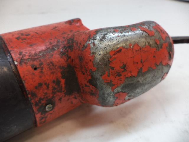 USED CHICAGO PNEUMATIC CHIPPING HAMMER 90PSI 6.2 BAR H2