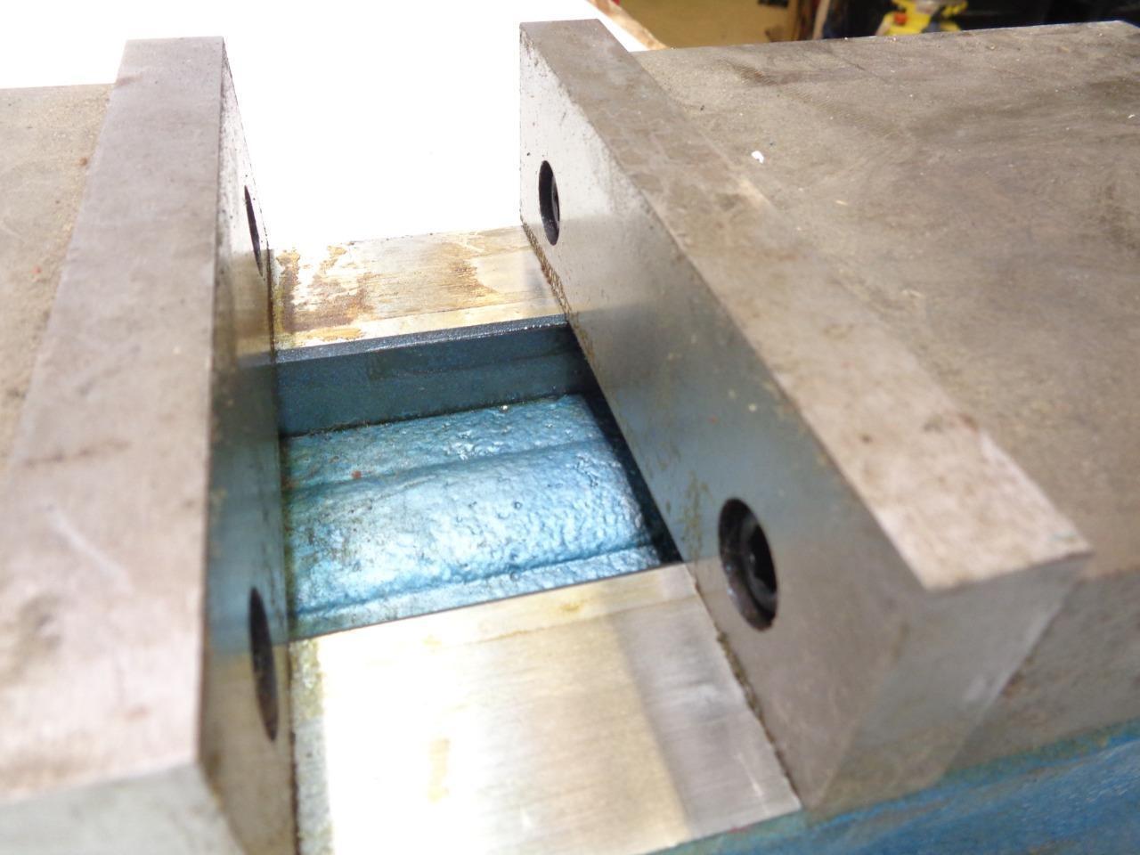 NEW STEEL 5-1/2" MILLING MACHINE VISE W/ SWIVEL BASE (MISSING CRANK KEY) SR