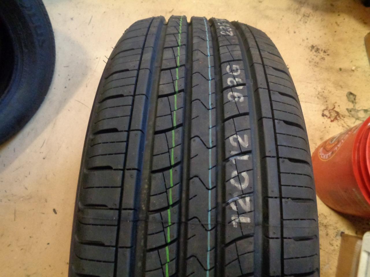 1 NEW TIRE KUMHO SOLUS KH16 235 60 17 102T SL 1730713