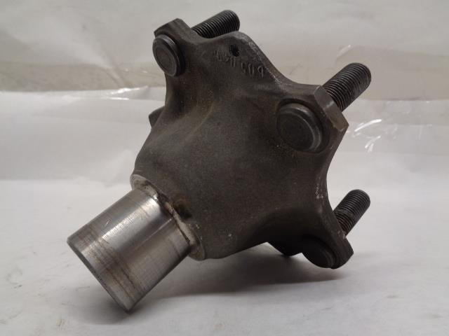 1 USED PORSCHE CARRERA WHEEL HUB w/ BOLTS 964 331 605 04/964 331 065 04 R25T6