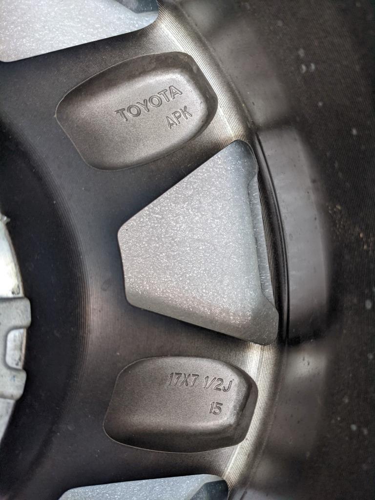 1 TOYOTA WHEEL 4261135540 17X7.5J ET15 6X139.7 FOR TOYOTA 4RUNNER/TACOMA USED WR