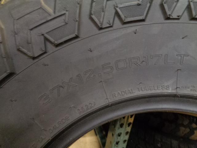 FURY COUNTRY HUNTER R/T LT 37 12.50 17 124Q LRD 8 PLY TIRE RT37125017 BQ4