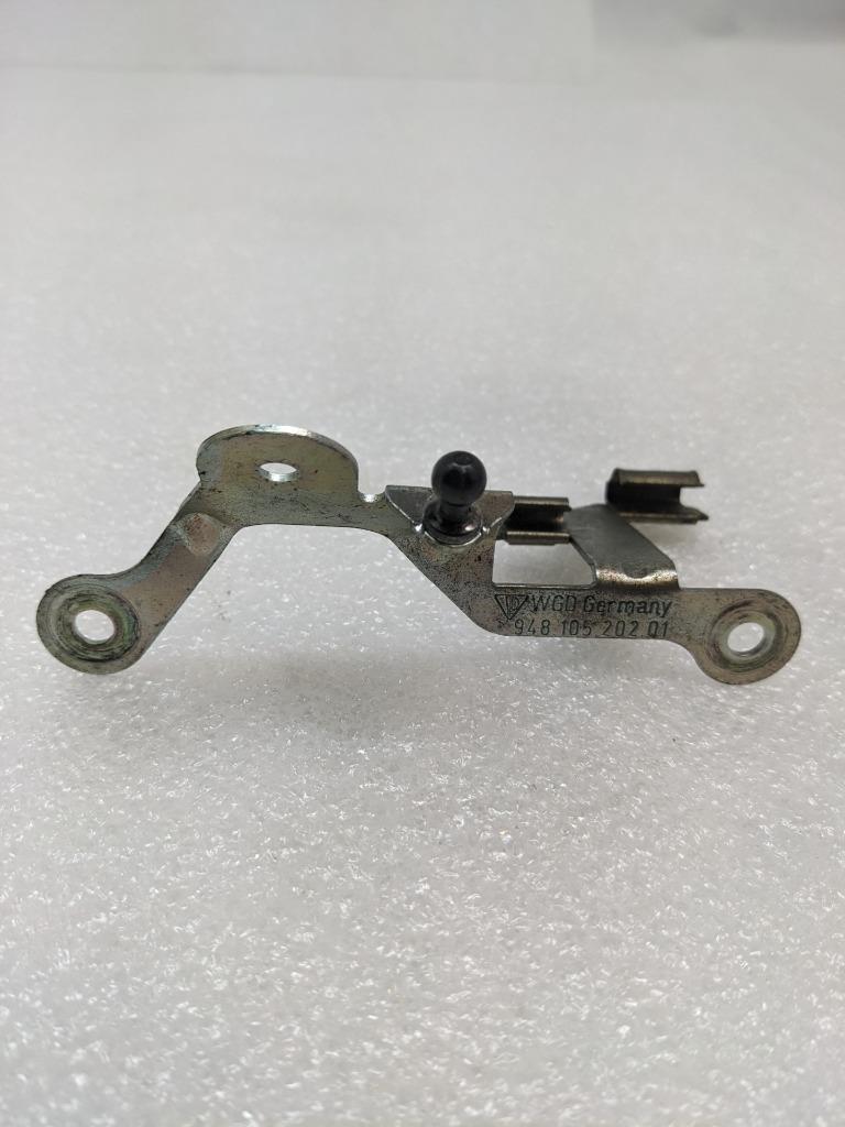 11-15 PORSCHE CAYENNE ENGINE BAY BRACKET MOUNT 94810520201 USED R21SPB