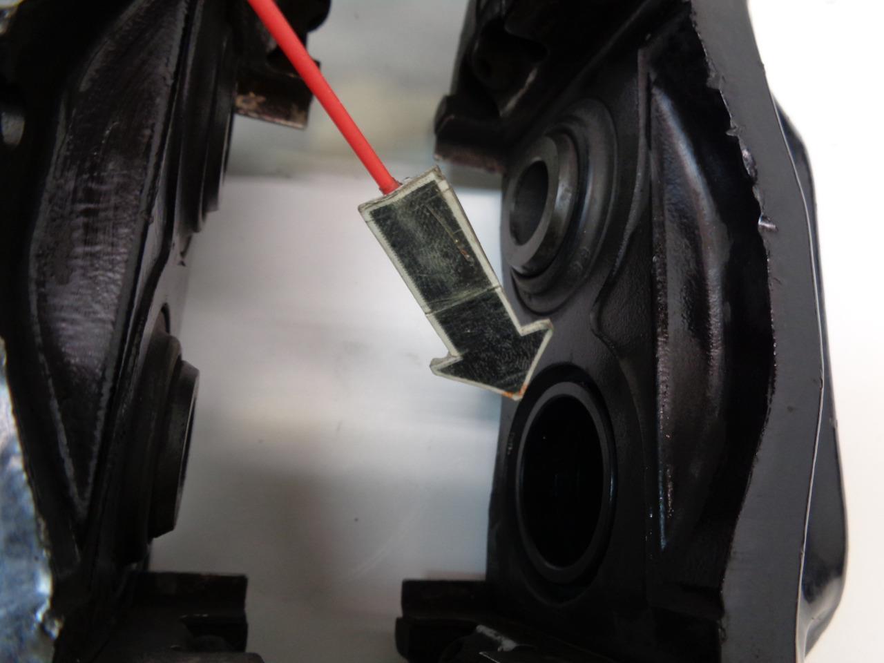 USED PAIR OF GENUINE PORSCHE 944 91 BREMBO REAR BRAKE CALIPERS 20 4672 00 R20T4