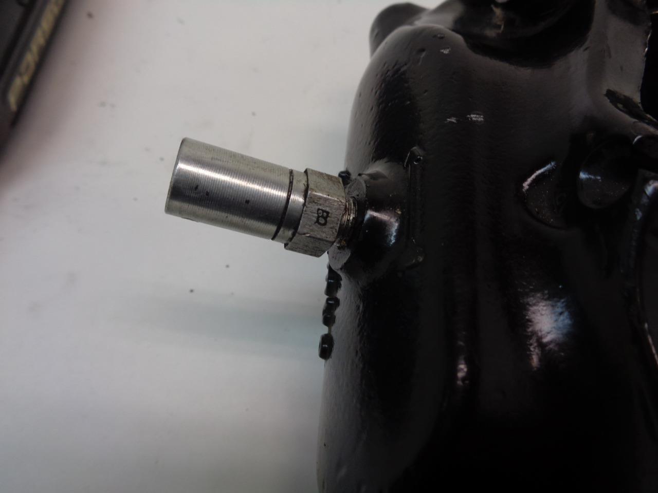 USED PAIR OF GENUINE PORSCHE 944 91 BREMBO REAR BRAKE CALIPERS 20 4672 00 R20T4