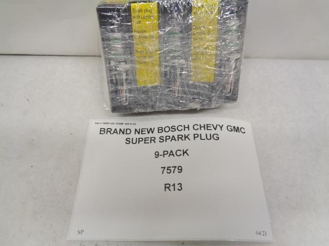 BRAND NEW BOSCH CHEVY GMC SUPER SPARK PLUG 9-PACK 7579 R13T3