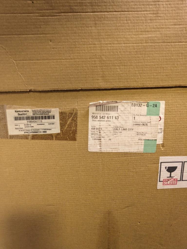 PORSCHE 95854261113 DOOR GLASS FOR CAYENNE 2011-2018 NEW PGB2