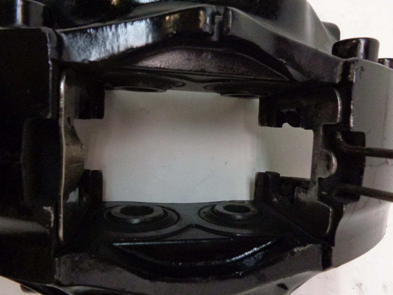 USED PAIR OF GENUINE PORSCHE 944 91 BREMBO REAR BRAKE CALIPERS 20 4672 00 R20T4