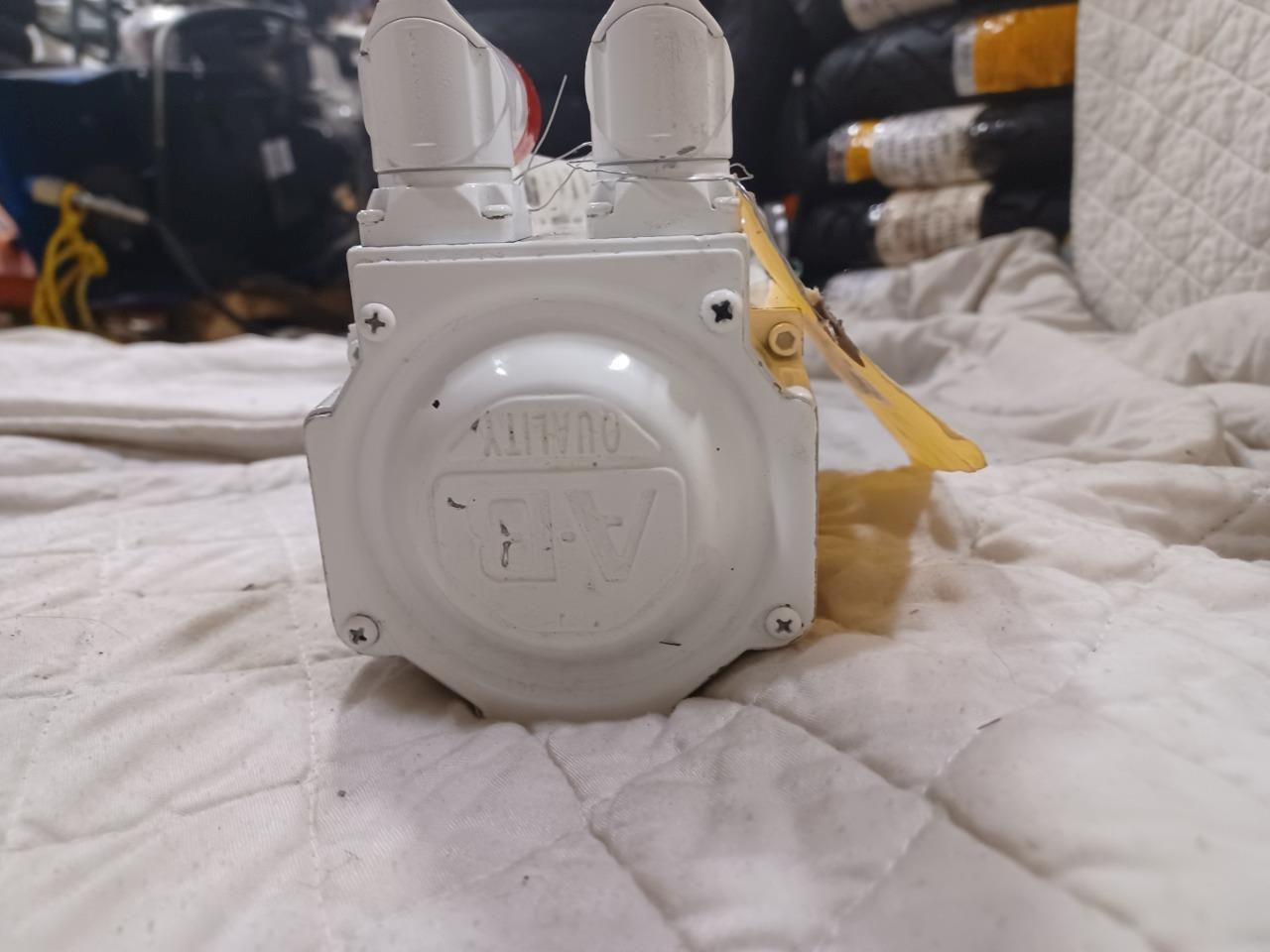 1 NEW SEW EURODRIVE GEAR MOTOR KH37 AQH100/4 90.8021352604.0001.21 BSRG5