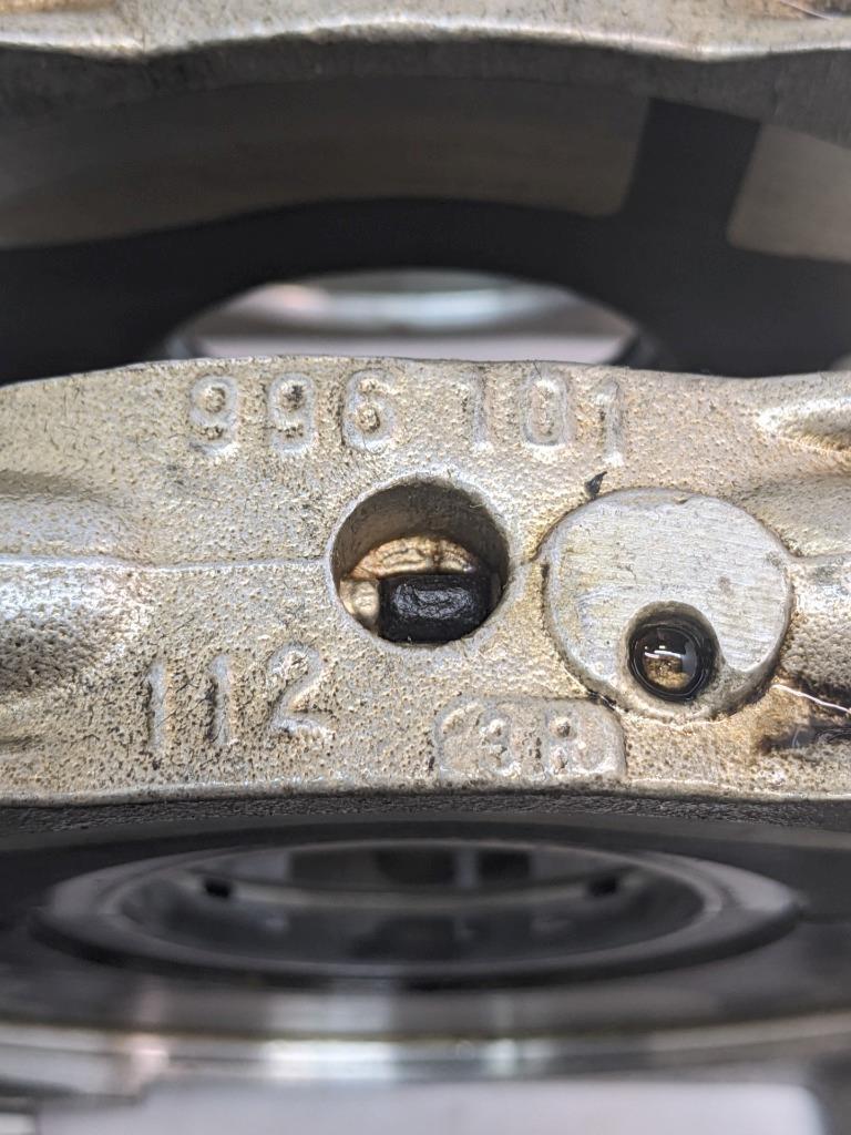 1998 PORSCHE 911 CRANKSHAFT BEARING CASE/CARRIER 9961011123R USED 996BGL2