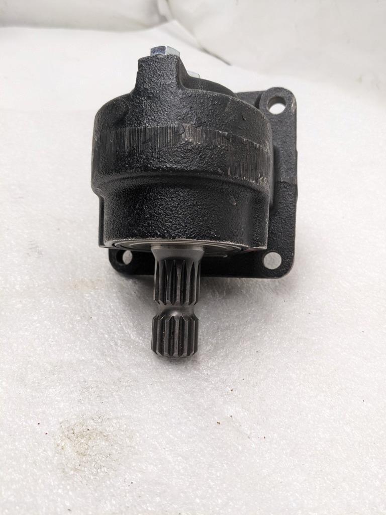 UNBRANDED SMALL PTO UNIT FOR TRACTOR 37 GEAR 2" SHAFT 15 SPLINE 4X3.8" NEW R11TA