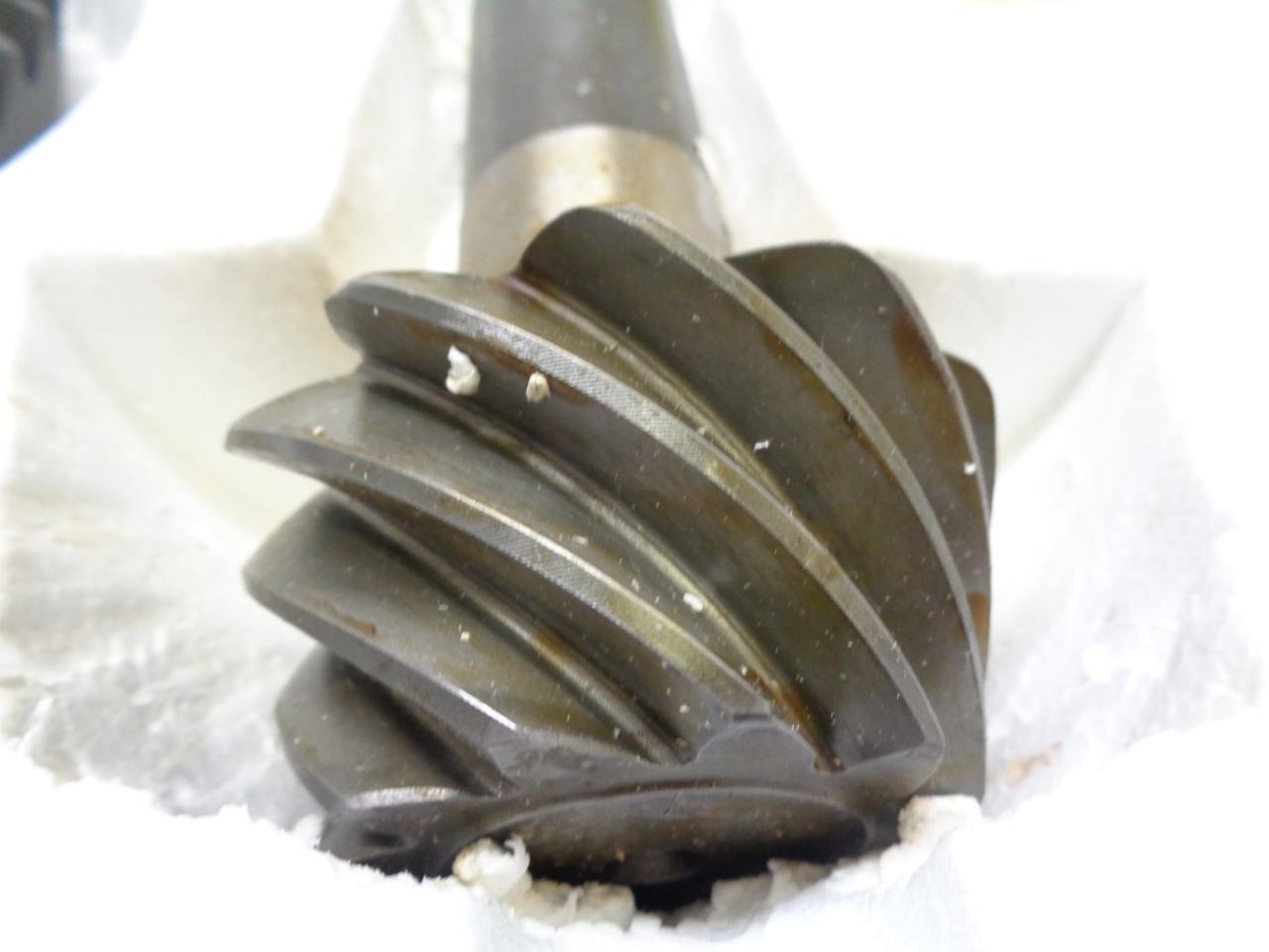 1 NEW PRECISION GEAR RING AND PINION SET FITS DANA 44 44D/456 R15