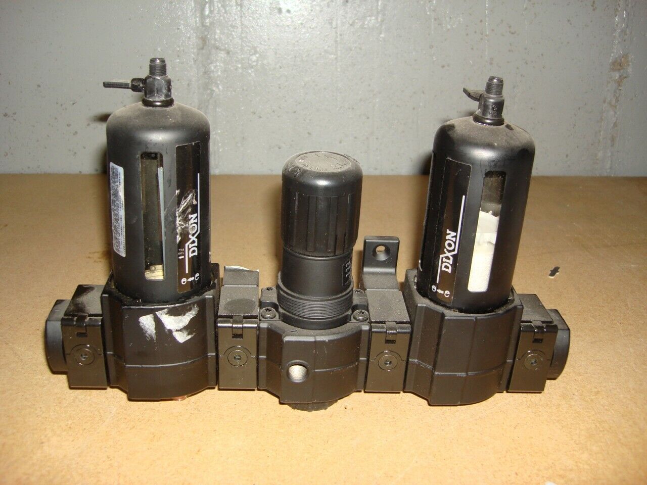 1 USED DIXON MICRO-FOG LUBRICATORS AND PRESSURE VALVE F74 SERIES R11TA