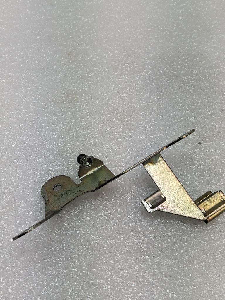 11-15 PORSCHE CAYENNE ENGINE BAY BRACKET MOUNT 94810520201 USED R21SPB