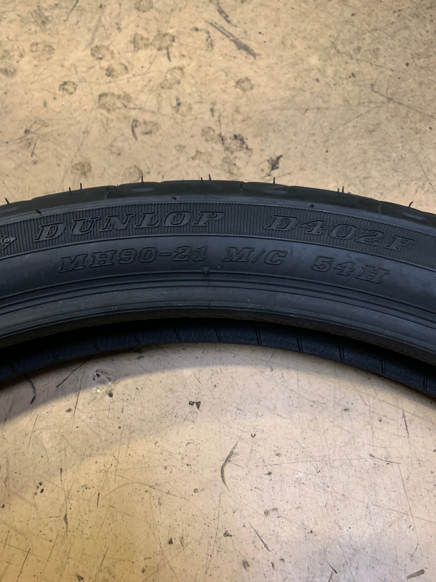 DUNLOP D402 BSW MH90 21 54H FRONT MOTORCYCLE TIRE 45006206