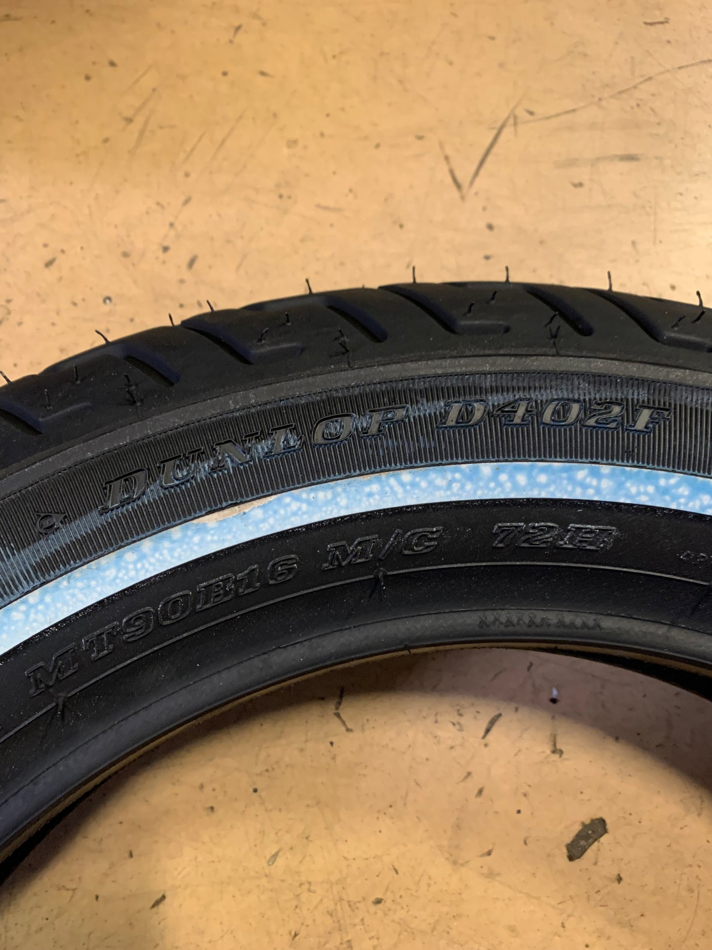 DUNLOP D402 NWW 90 16 72H FRONT MOTORCYCLE TIRE 45006403
