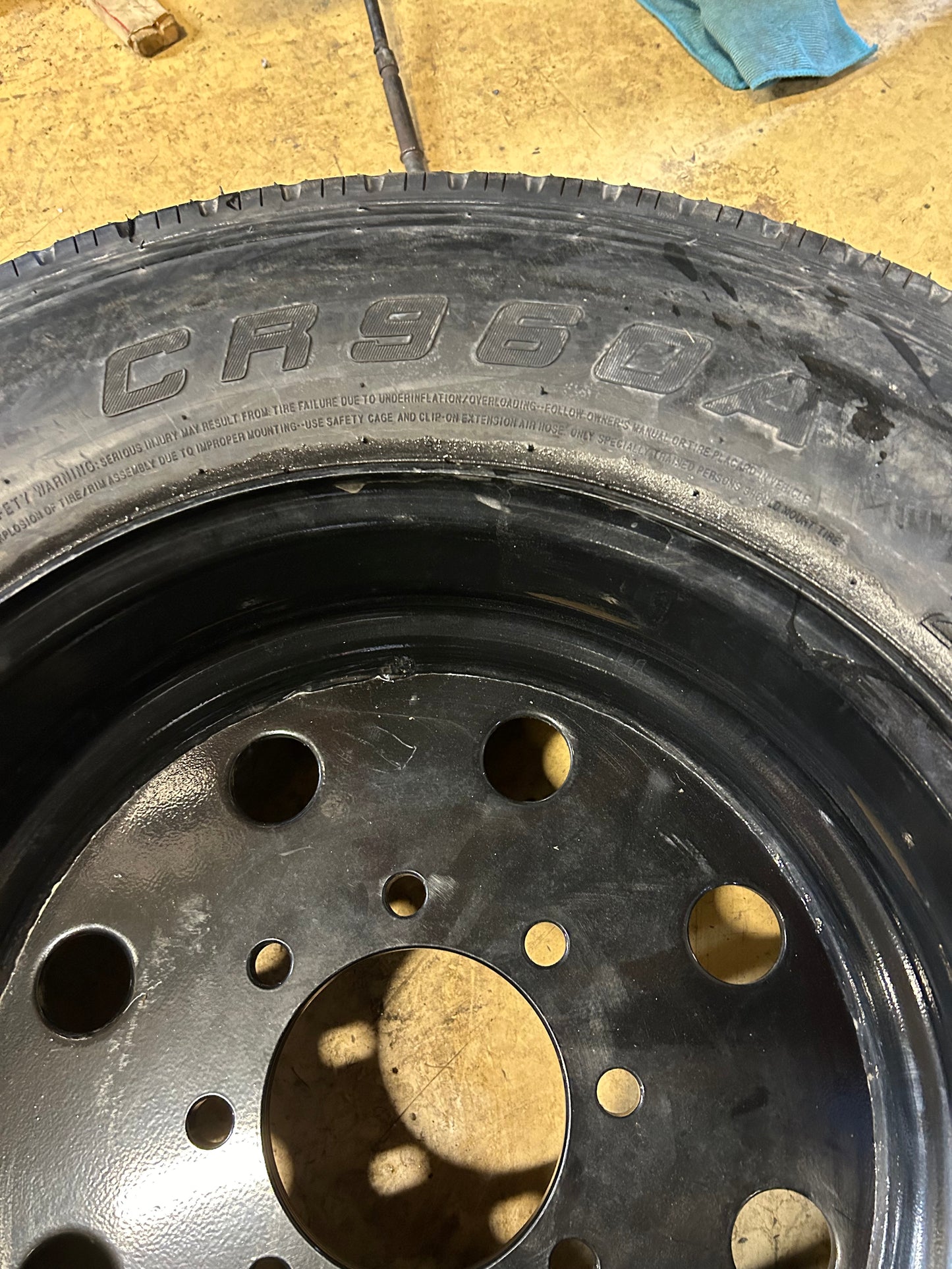 WESTLAKE CR960A BSW 235 75 17.5 143/141L 18PLY SEMI TIRE W/ WHEEL 1347777