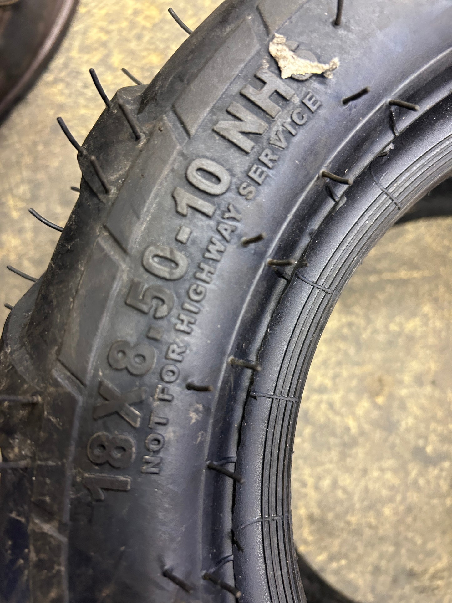 CARLISLE WT300 BSW 18 8.5 10 4PLY FARM TIRE 570046