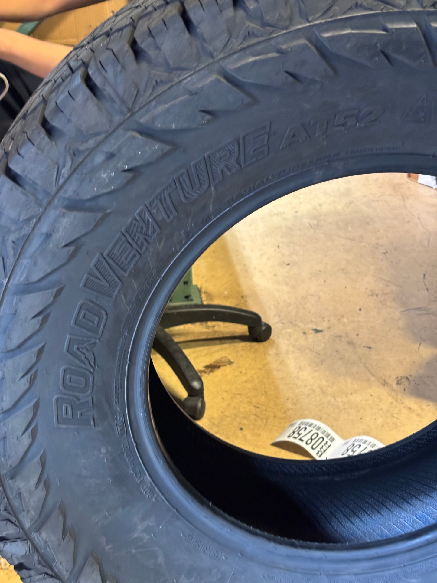 (KSL ONLY) 4 KUMHO ROAD VENTURE AT52 BSW LT 285 70 17 121/118R LRE 10PLY ALL TERRAIN TIRE 2283813