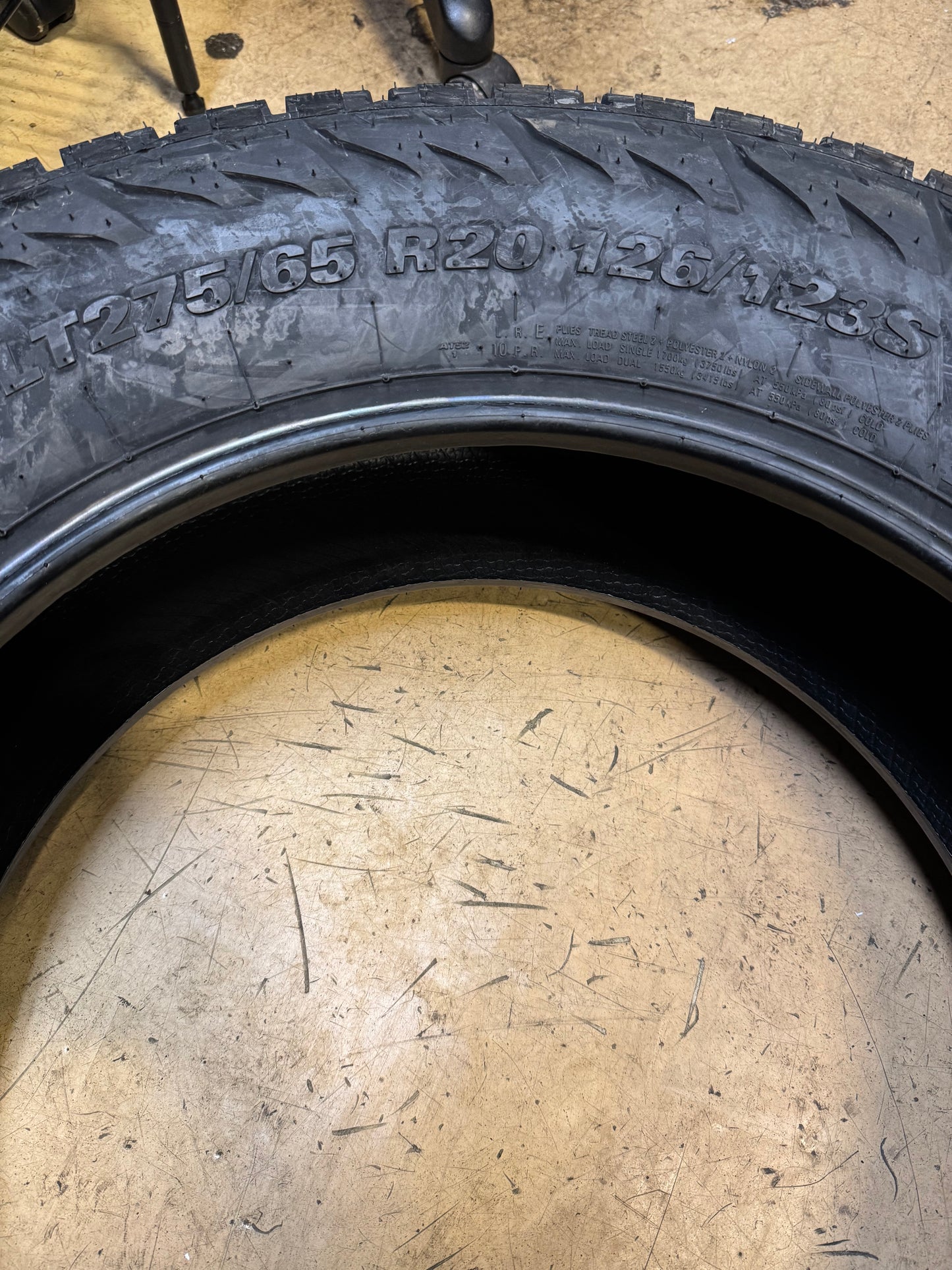 KUMHO ROAD VENTURE AT52 BSW LT 275 65 20 126/123S 10PLY ALL TERRAIN TIRE 2283833