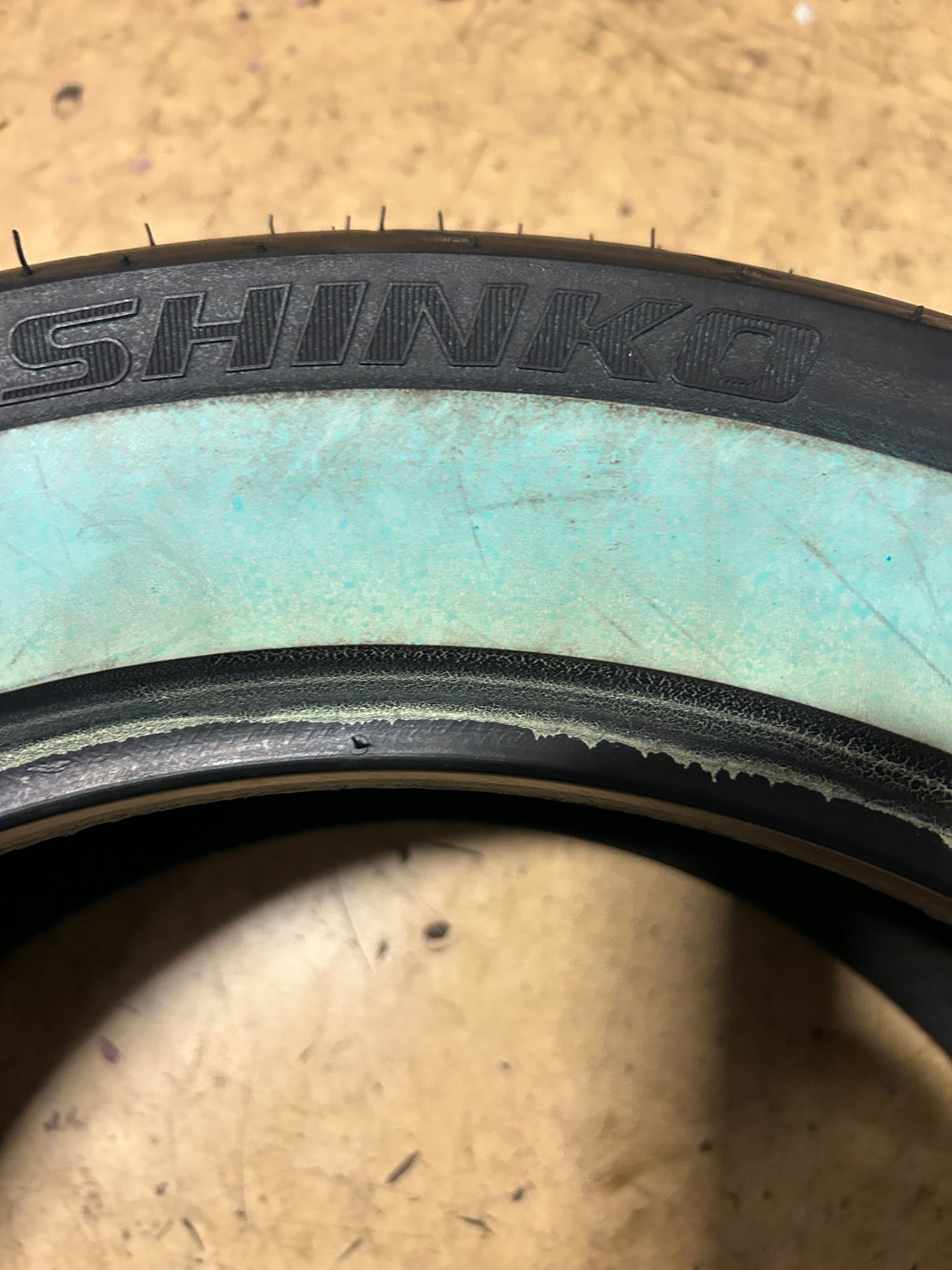 NOS SHINKO SR777HD WW 180 70 15 82H REAR MOTORCYCLE TIRE 874615