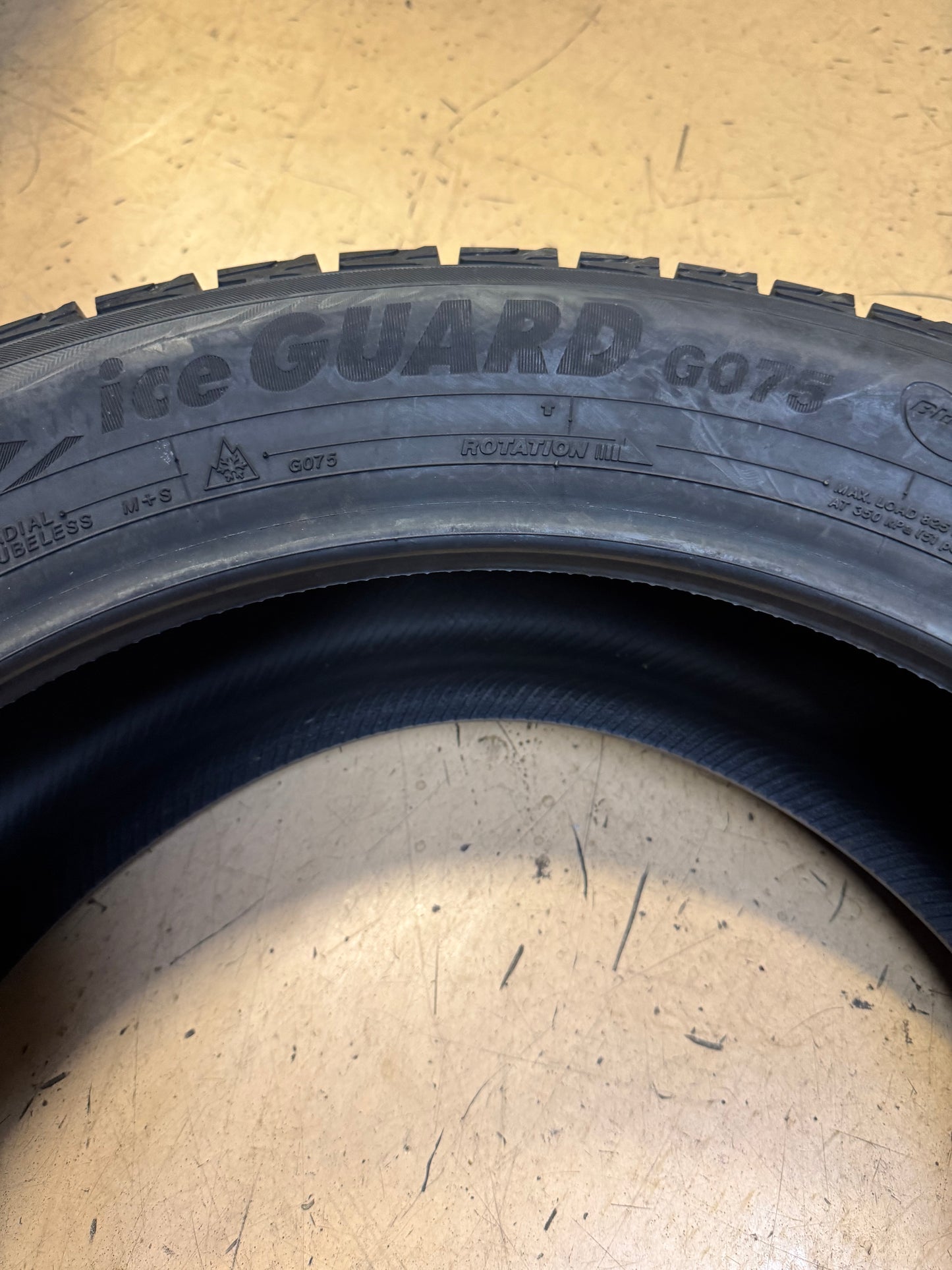 YOKOHAMA ICEGUARD G075 BSW P 235 55 19 101T WINTER TIRE 110175123