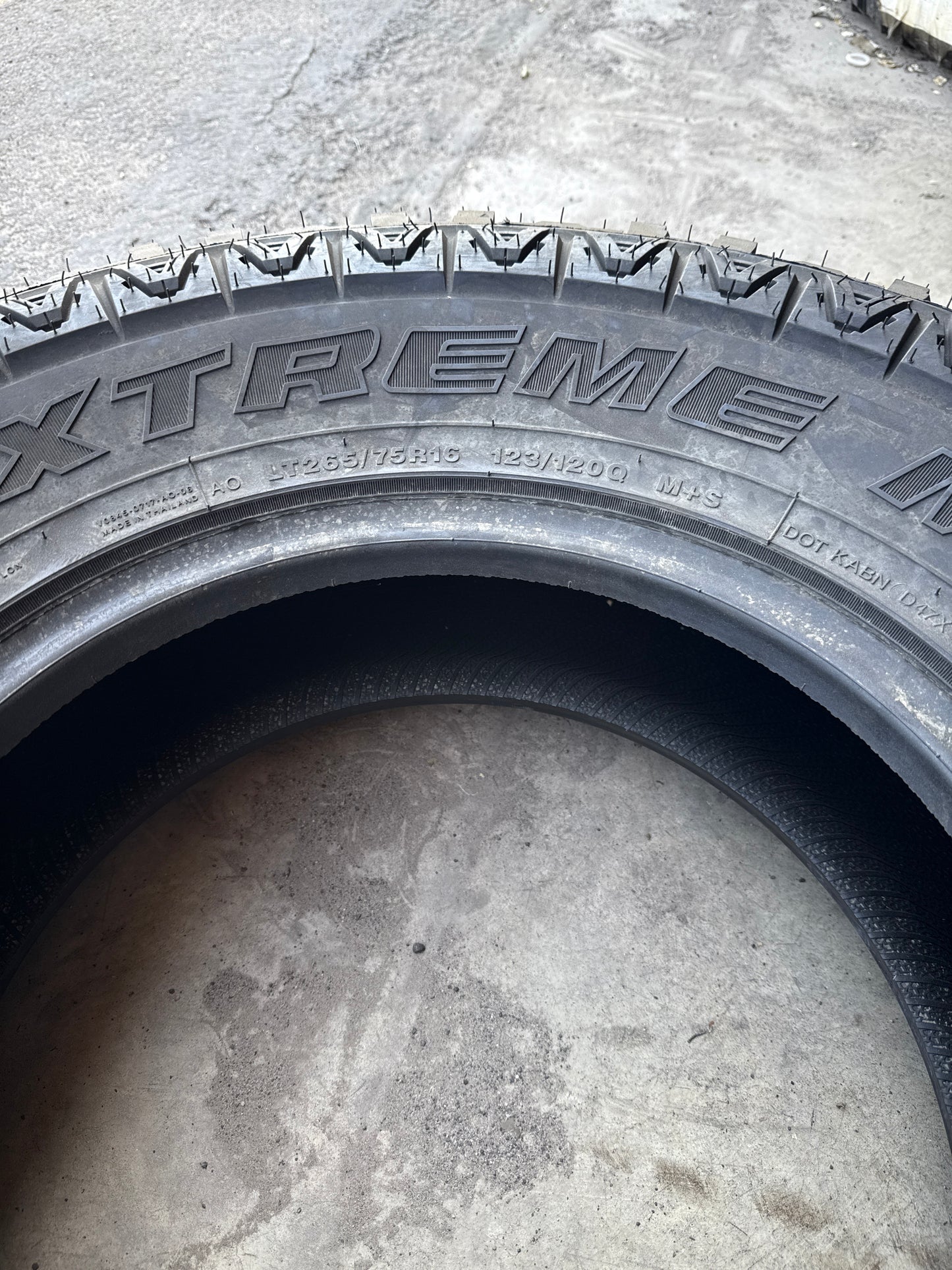 MUD CLAW EXTREME M/T BSW LT 265 75 16 123/120Q LRE 10PLY MCX39