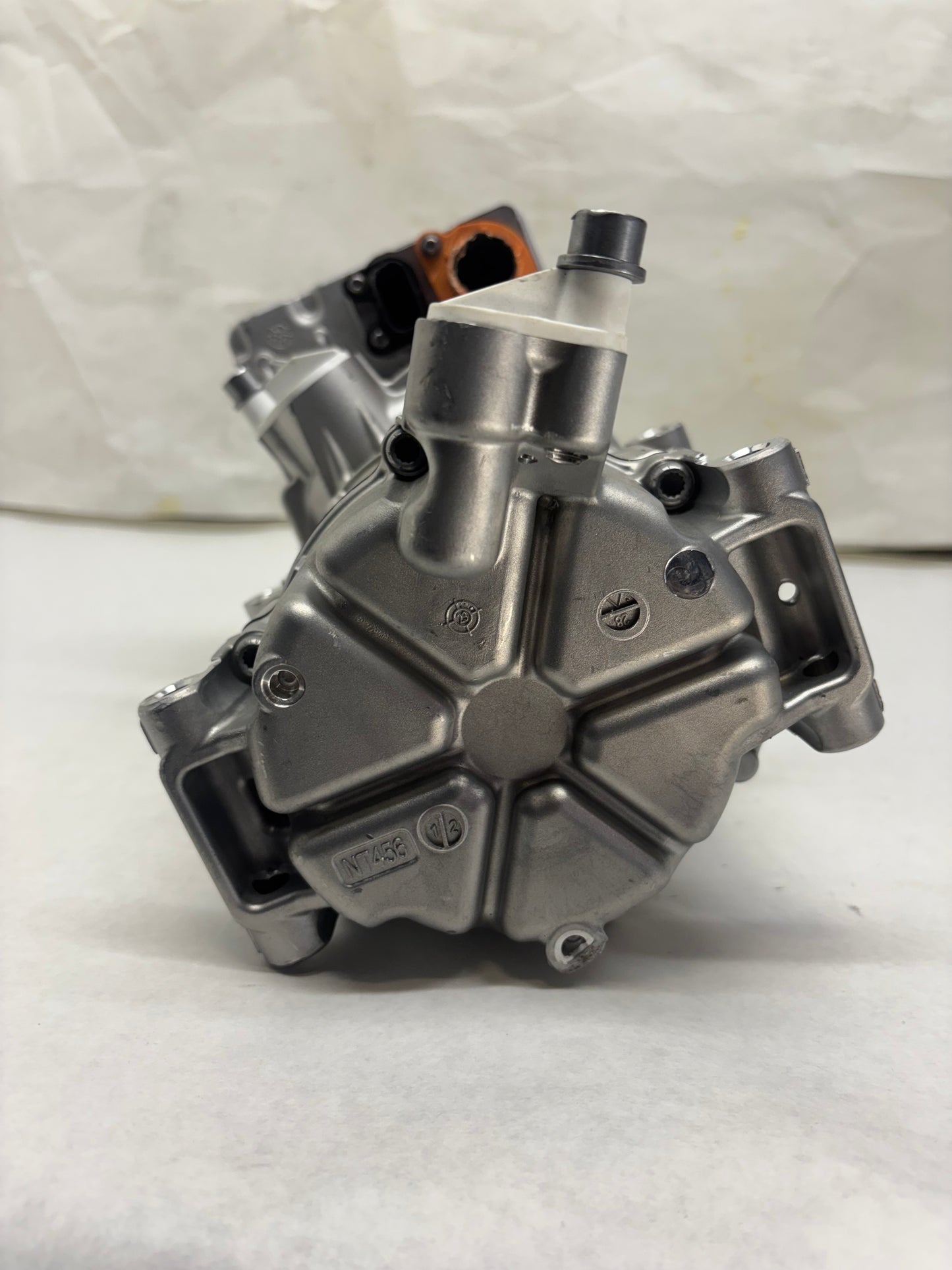 FREIGHTLINER AC COMPRESSOR 57CC 400V ERC MAHLE 22-79626-000 DAMAGED - 1