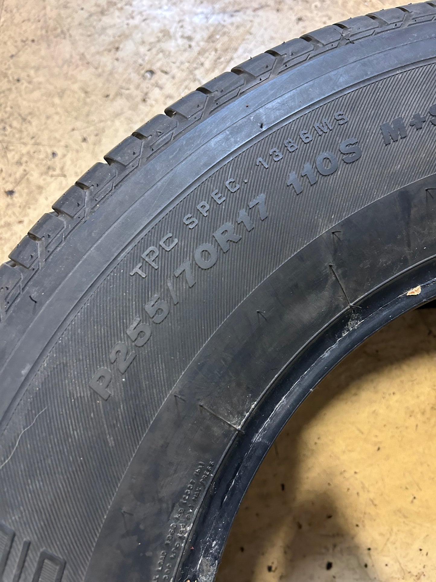 NOS BRIDGESTONE DUELER H/T 684 II BSW P 255 70 17 110S ALL SEASON TIRE 002959